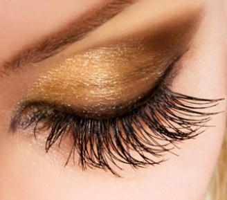 Eyelash_extension_example.jpg