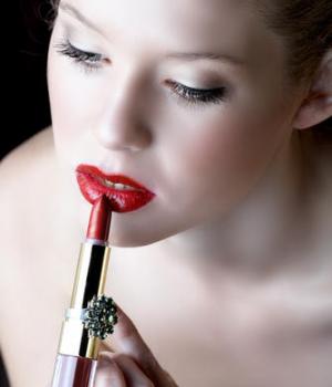 red_lips_shutterstock_15436123.jpg